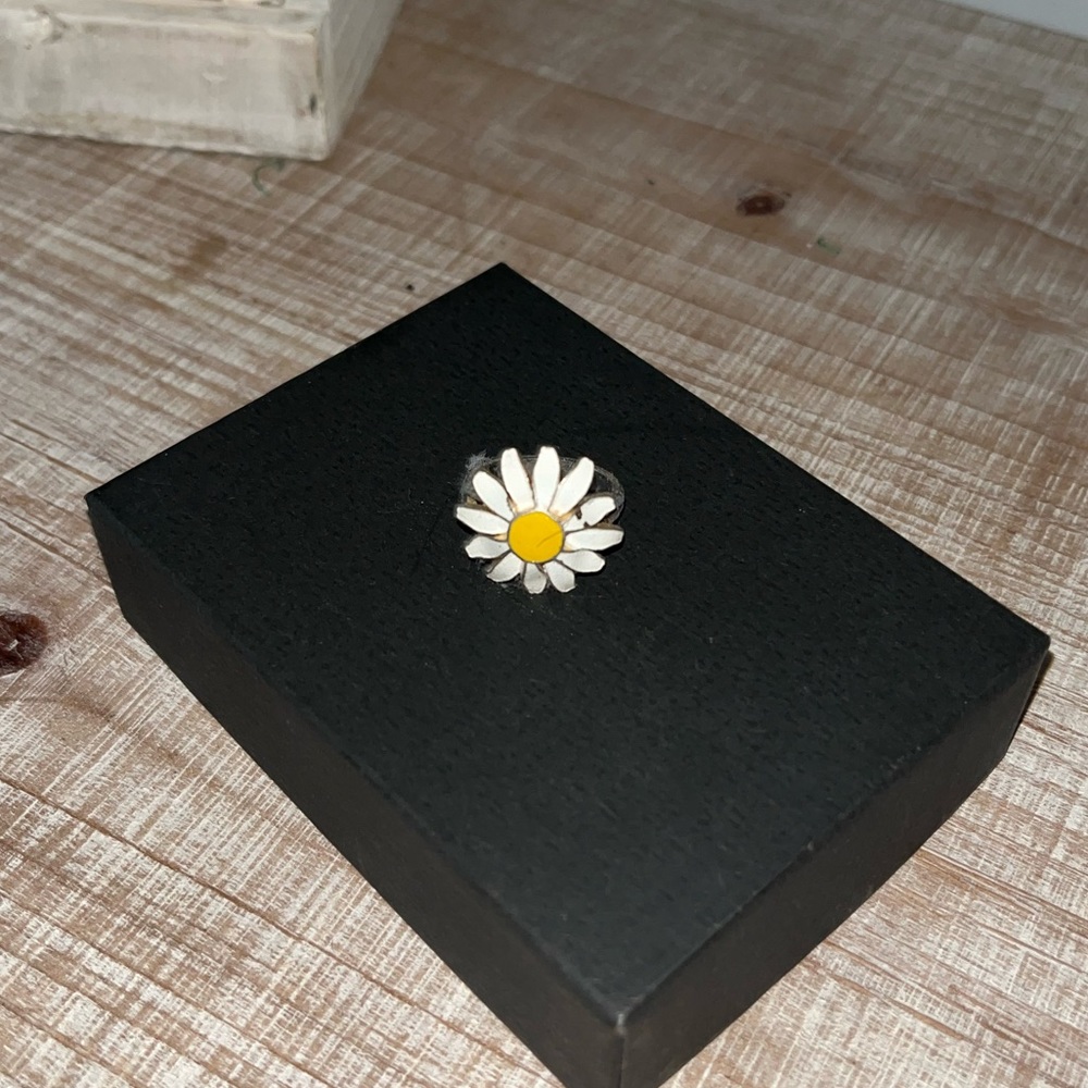 Vintage Daisy Sterling Silver Enamel Ring